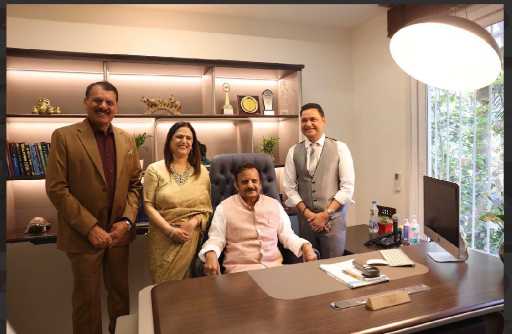 Deputy CM Shri Rajendra Shukla with the founding team at Maharshi Vitiligo Research Centre